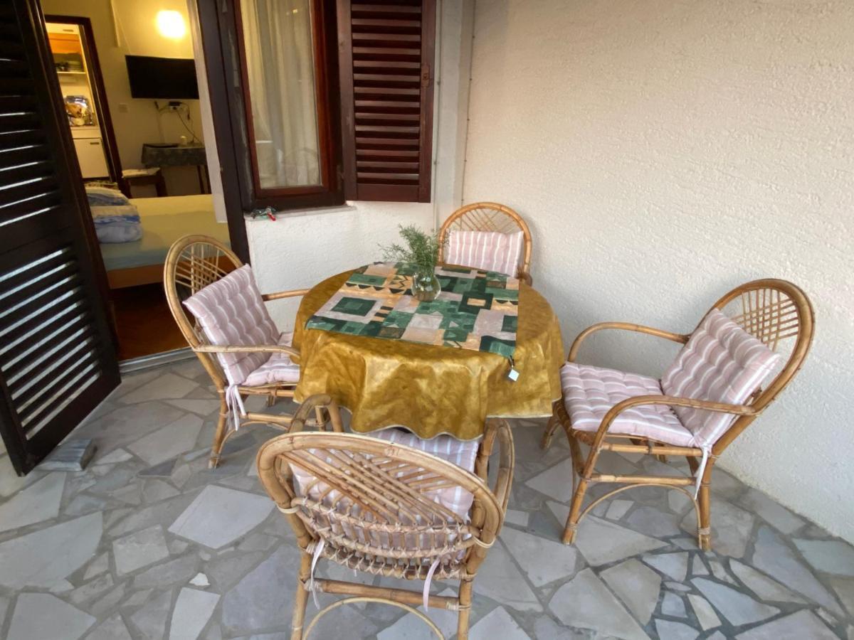 Apartments Stella-Dora Лопар Екстериор снимка